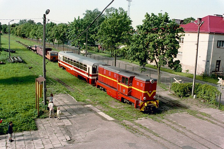 Nowy Dwór Gdanski Wąsk., 18.07.04, poranny pociąg nr 22 do Jantara, foto Paweł Pleśniar